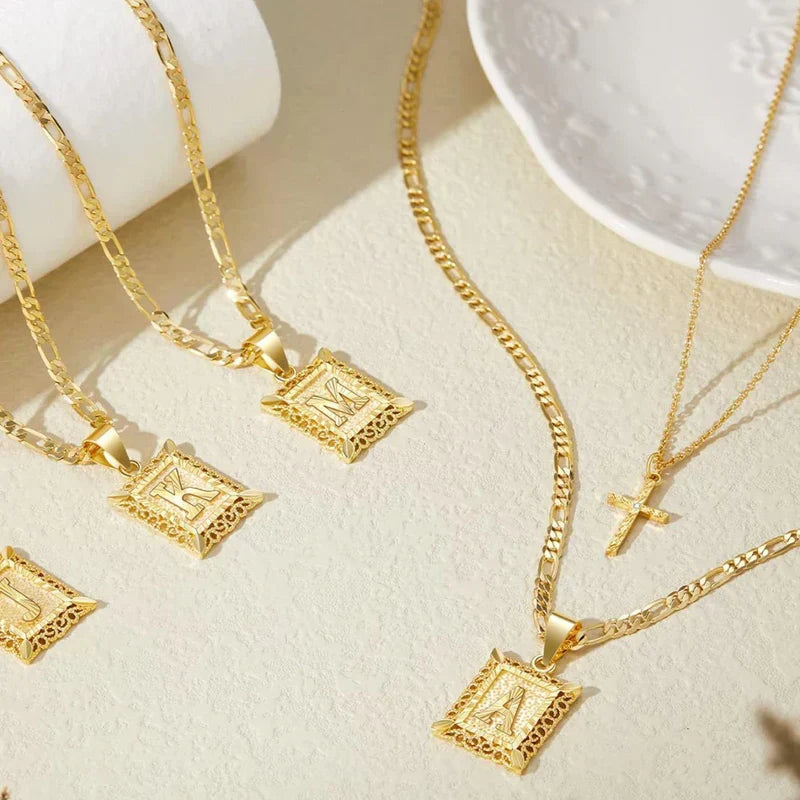 Set di Collana con Iniziale e Croce | Oro