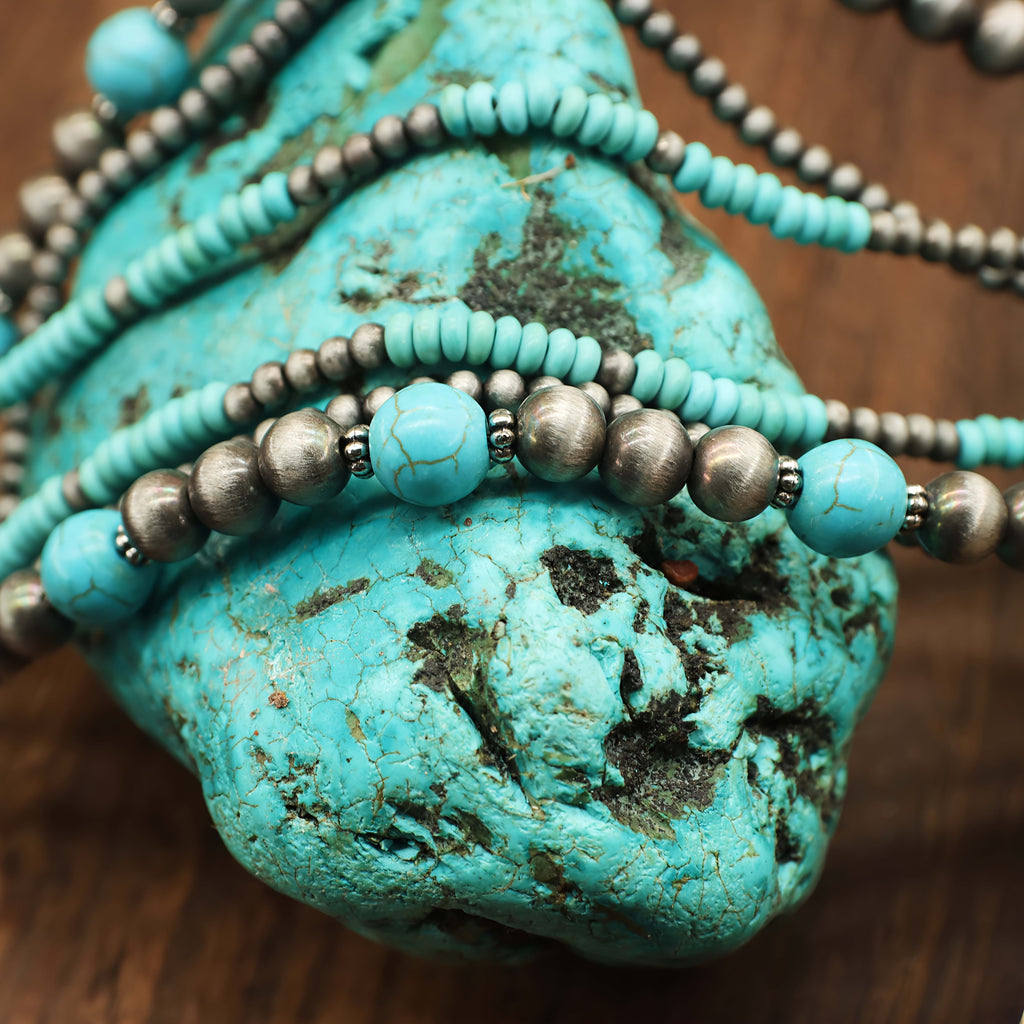 Collana e Orecchini con Perline in Contrasto Turchese (5 pezzi)