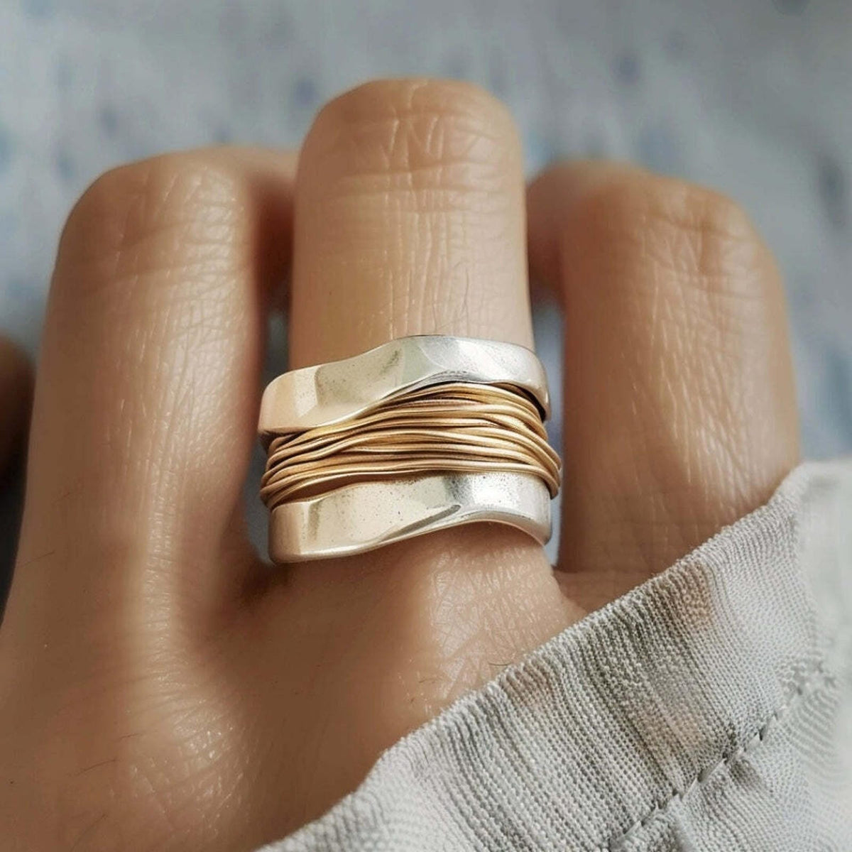 Anello con Fili d'Oro e Argento