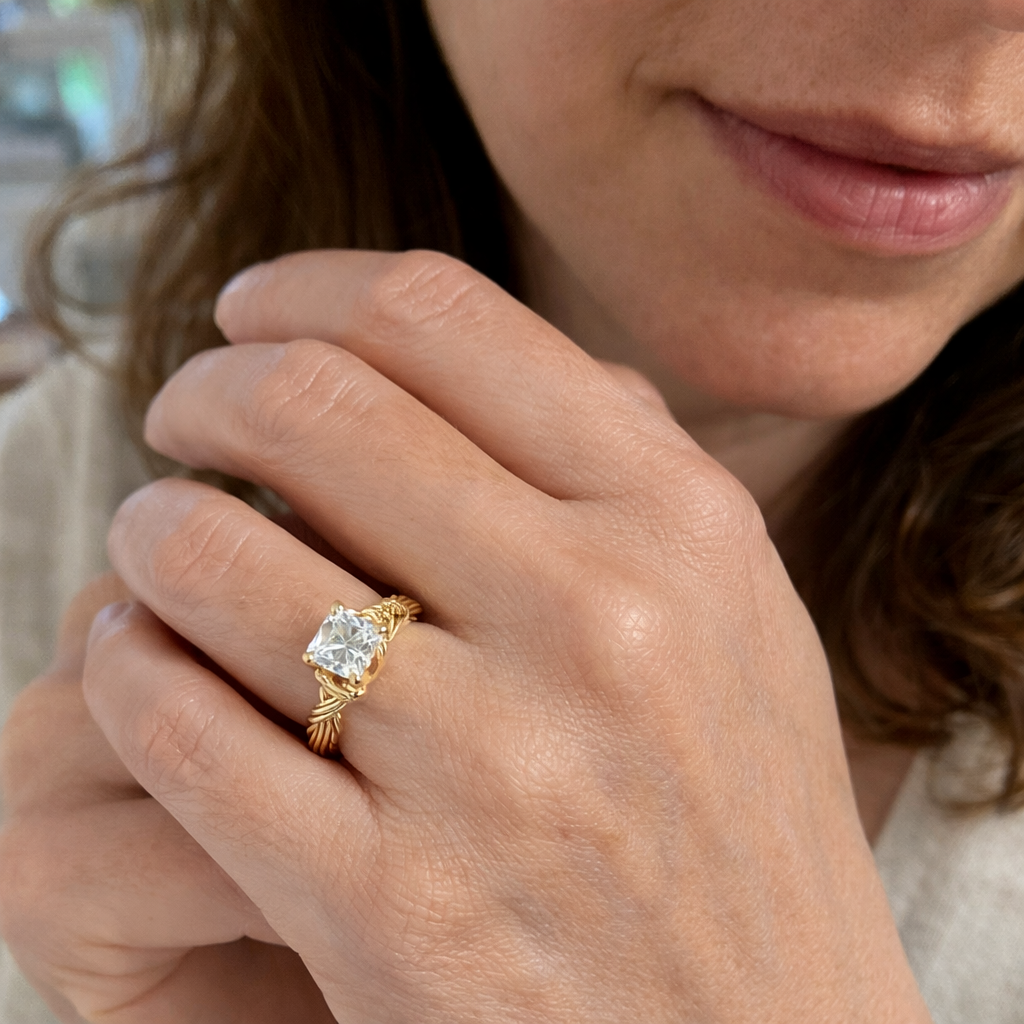 Anello Sfarzoso con Banda Annodata | Oro