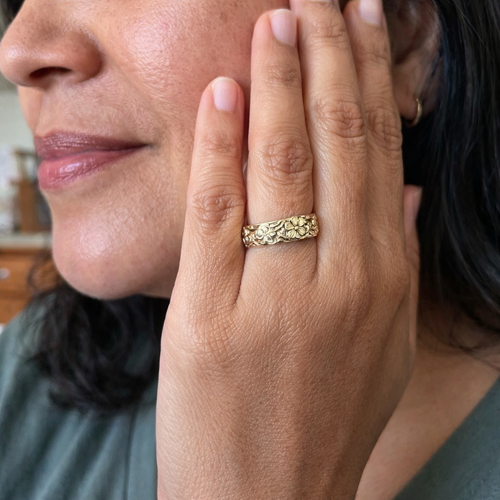Anello di Fiore in Oro Antico