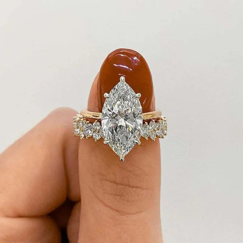Anello di Diamante Marquise di Lusso Impreziosito in Oro