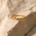 Anello Impilabile in Perle Dorate e Sottile