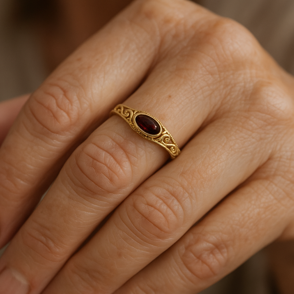 Anello Vintage Oro con Cristallo Rosso