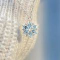 Collana con pendente a forma di fiocco di neve blu in oro bianco