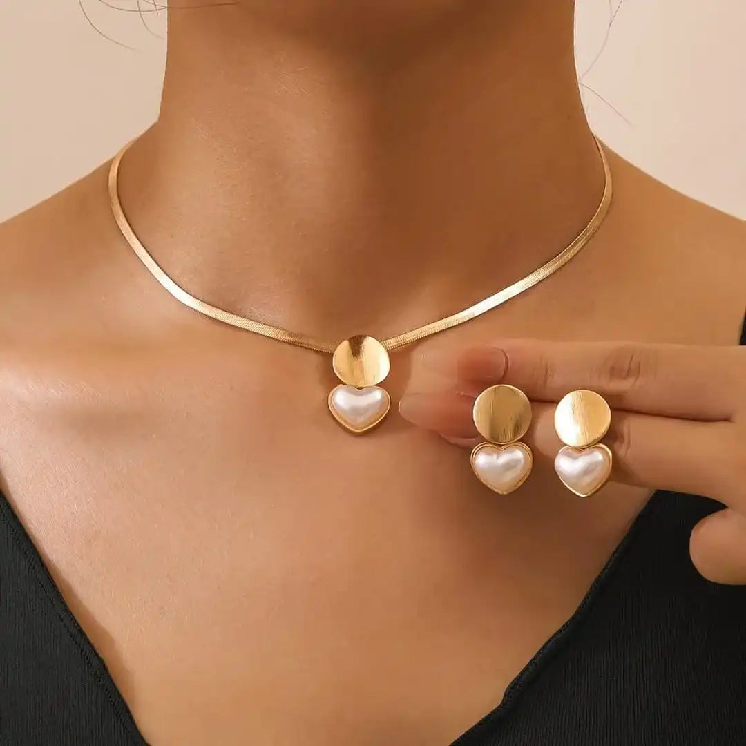Collana e Orecchini a Forma di Cuore Vintage in Oro