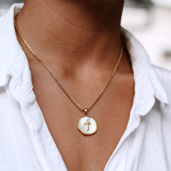 Collana a Croce con Conchiglia Seraphine