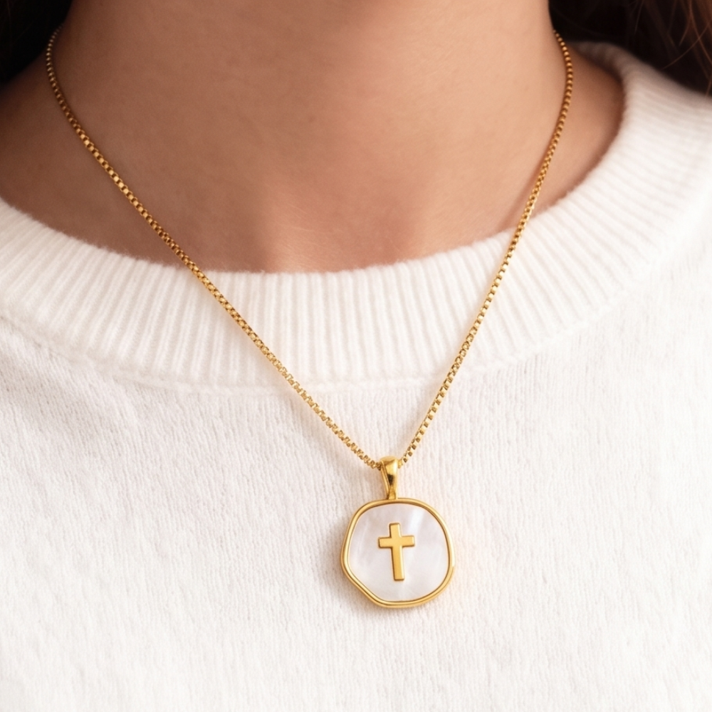 Collana a Croce con Conchiglia Seraphine