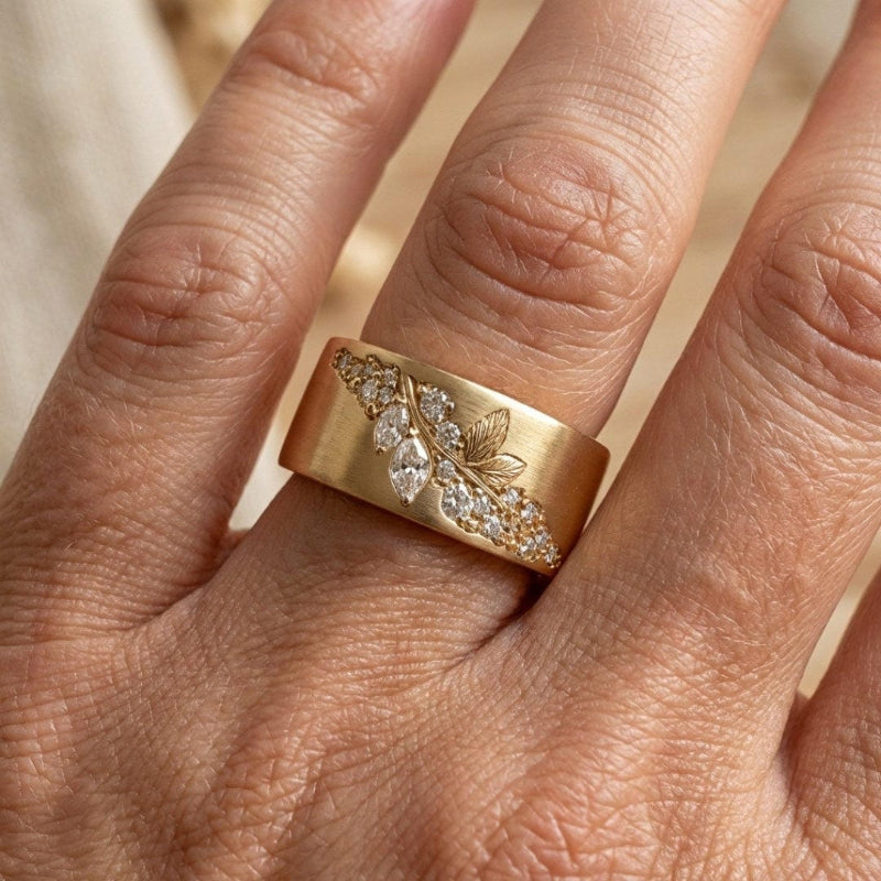 Anello Foglia in Zirconia con Incastonatura Dorata