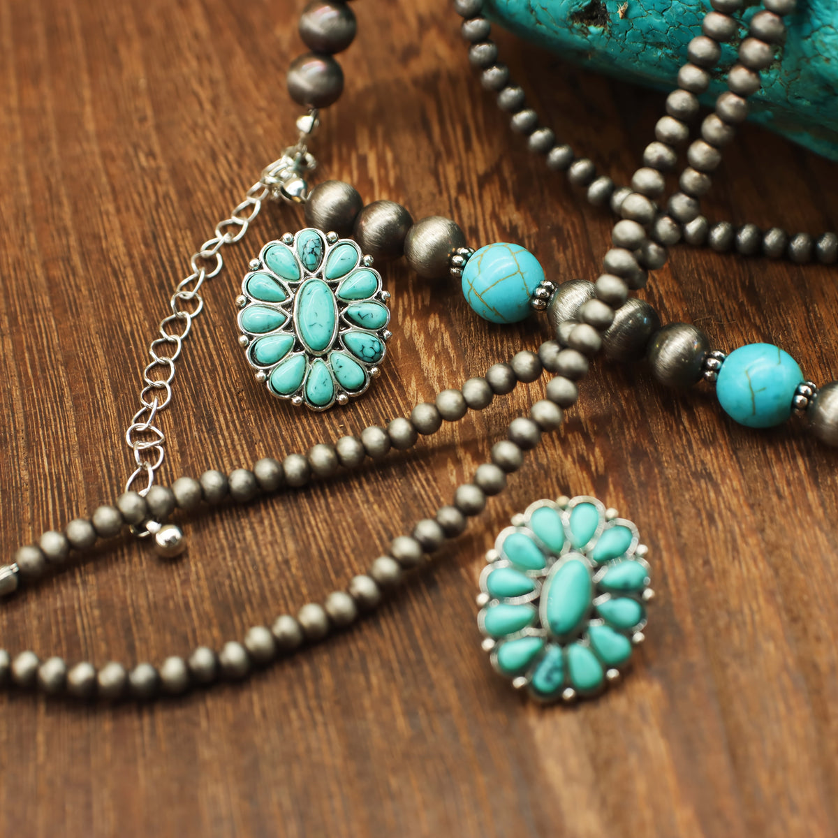 Collana e Orecchini con Perline in Contrasto Turchese (5 pezzi)