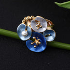 Anello dichiarativo regolabile con perle floreali blu