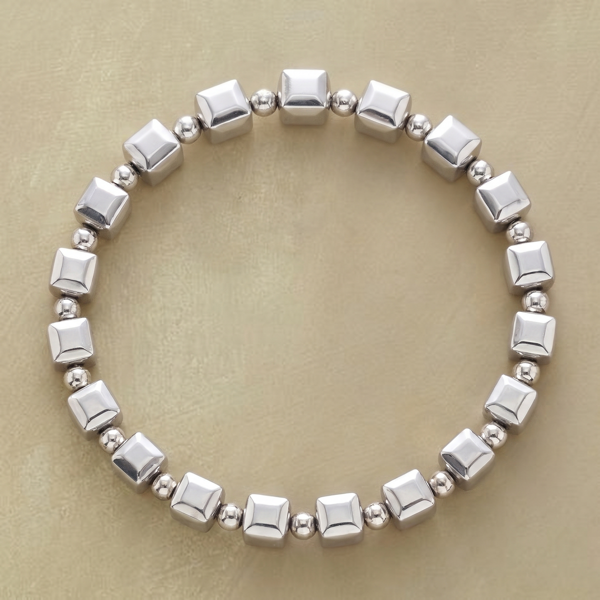 Bracciale Vintage con Perline Cubiche in Argento