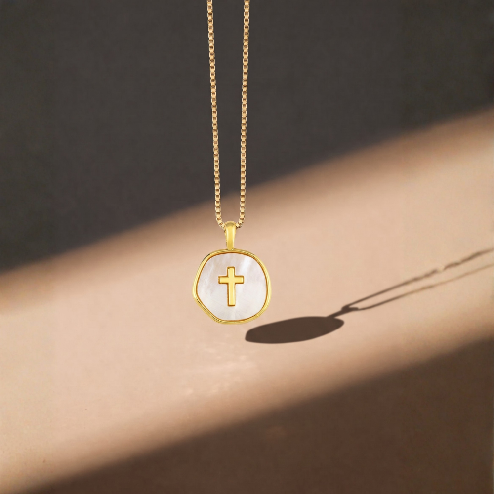 Collana a Croce con Conchiglia Seraphine