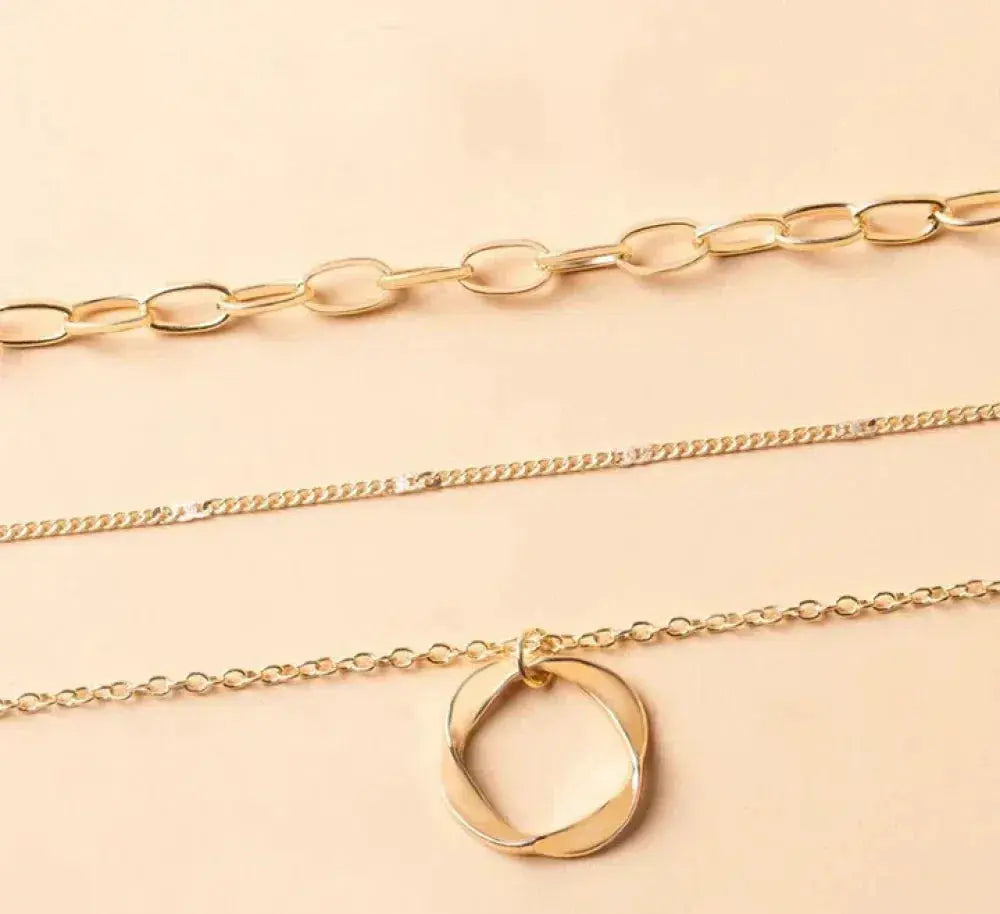 Collana vintage in oro con catena a strati e ciondolo