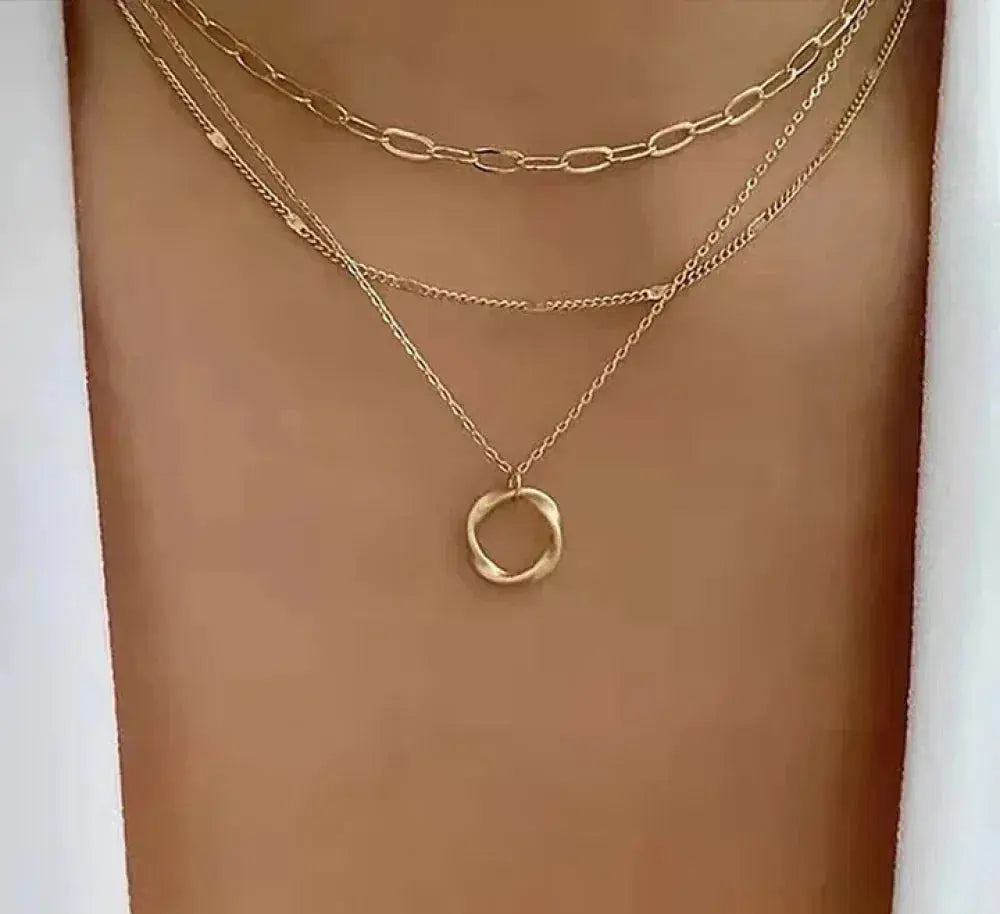 Collana vintage in oro con catena a strati e ciondolo